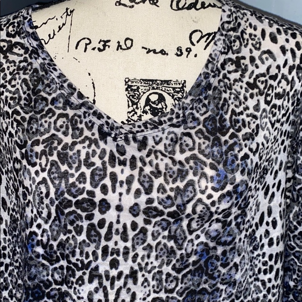 Ladies top - Picture 2 of 4